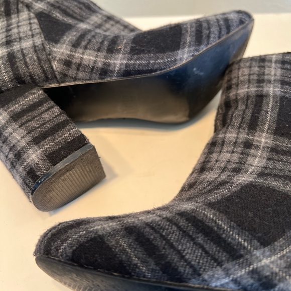 Diba Gray Black Plaid Chunky Heel 8.5 Flannel Boot - Picture 10 of 13